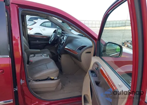 2014 Chrysler Town & Country Touring z USA, uszkodzony, nr VIN 2C4RC1BGXER396319